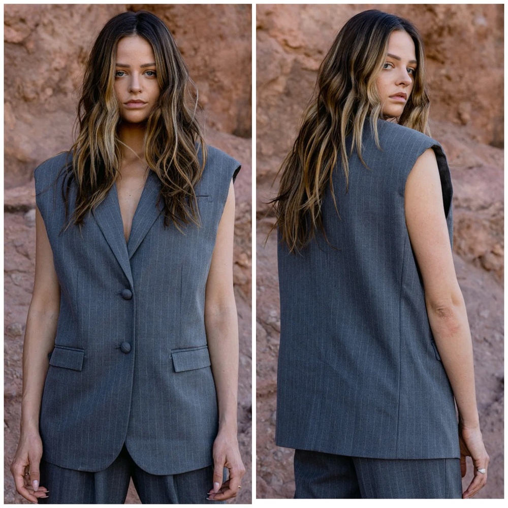 NWOT Torn by Ronny Kobo Oaklyn
Pinstripe‎ Oversized Shoulder Pad Vest Size L